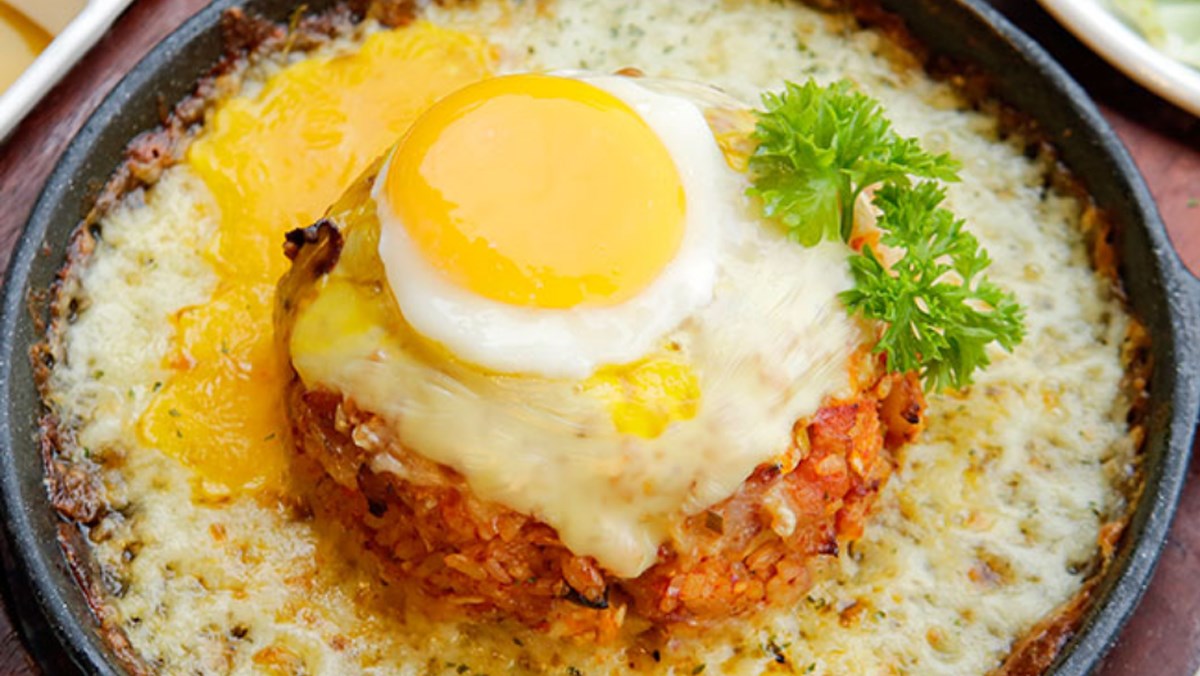 CÔNG THỨC LÀM CƠM RANG KIM CHI HẢI SẢN PHÔ MAI NGON TUYỆT VỜI.